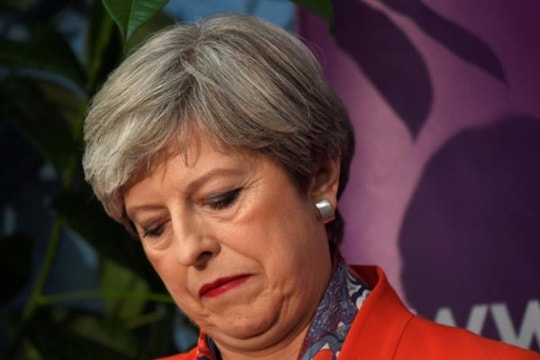 Đảng Bảo thủ không giành đa số, thủ tướng Anh bị kêu gọi từ chức