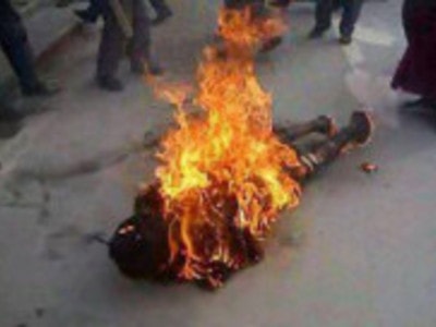 Tẩm xăng đốt chết vợ cũ rồi tự tử