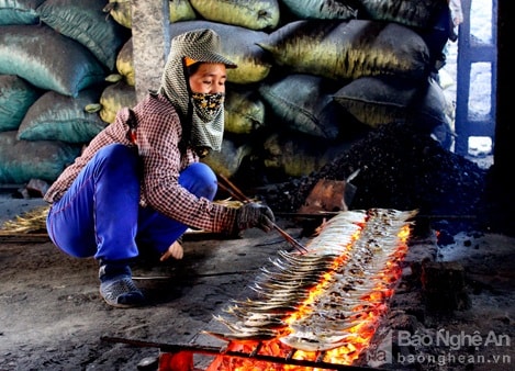 Về nơi một hộ dân nướng 3 tạ cá mỗi ngày