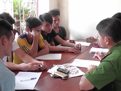 Bắt 5 đối tượng đánh bạc thu giữ 19,5 triệu đồng