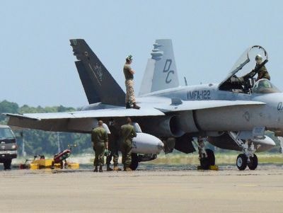 Tiêm kích Mỹ hạ cánh khẩn cấp ở Nhật vì động cơ báo lỗi