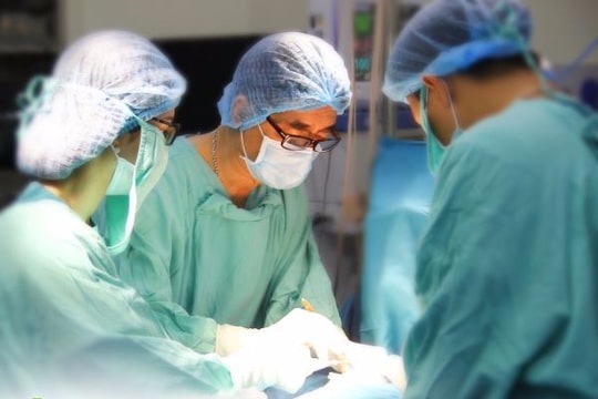 Bệnh viện Quốc tế Vinh triển khai phẫu thuật nội soi tái tạo dây chằng chéo trước