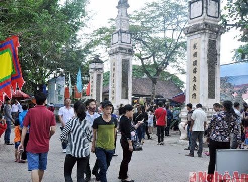 Hội thảo 'Giá trị lịch sử, văn hóa của di tích Đền Ông Hoàng Mười'