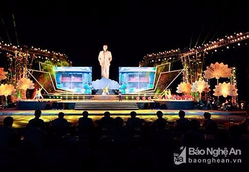 Xúc động chương trình nghệ thuật 'Đêm nghe hát đò đưa nhớ Bác'