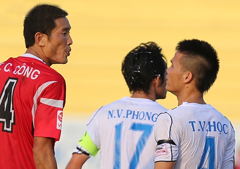 Tuyển thủ U20 Việt Nam bị giẫm đạp ở V-League