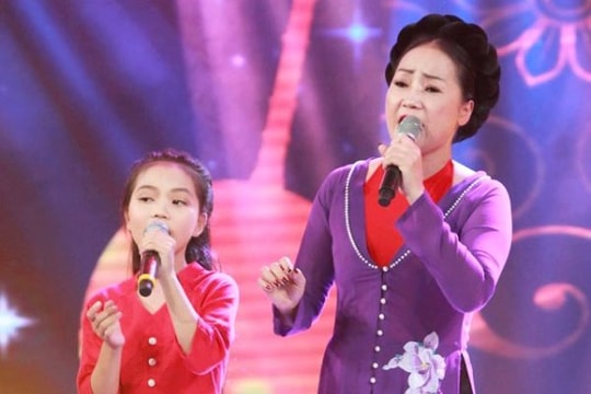 NSND Hồng Lựu song ca cùng trò cưng trong 'Thần tượng tương lai'