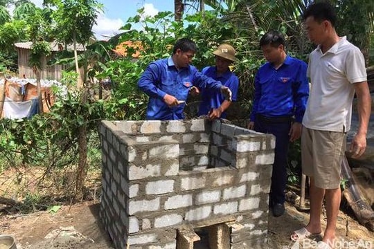 Tuổi trẻ Tương Dương xây 1.700 hố xử lý rác giúp người dân