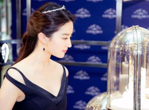 Vẻ đẹp không tì vết của Lưu Diệc Phi