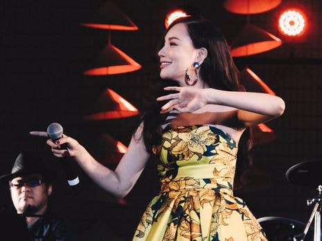 Hồ Quỳnh Hương cháy hết mình với khán giả tại Nhật