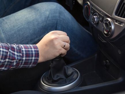 Những thói quen thường xuyên làm hại ô tô