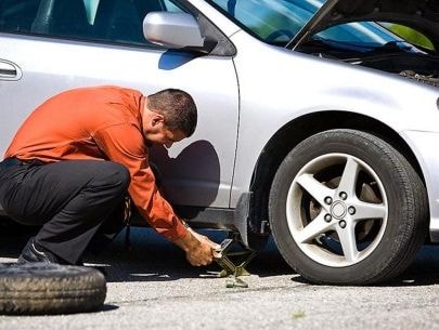 Nguyên nhân và cách xử lý xe ô tô bị nổ lốp