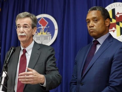 Tổng thống Donald Trump bị kiện vi phạm điều khoản 'thu nhập'