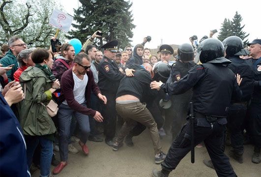 Biểu tình khắp nước Nga, hàng chục người bị bắt