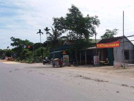 Người dân vây bắt người phụ nữ giao cho công an vì nghi bắt cóc trẻ em