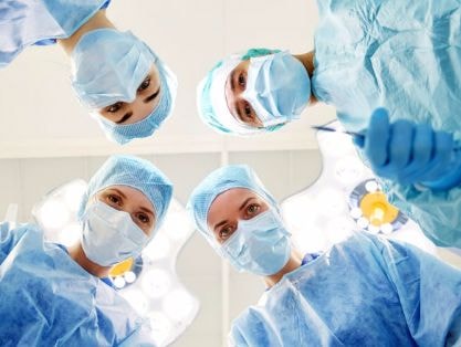 Bệnh nhân chết đi sống lại 30 lần trong ca mổ