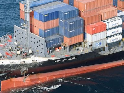 Khu trục hạm Mỹ đâm tàu hàng có thể do lỗi kíp trực đêm