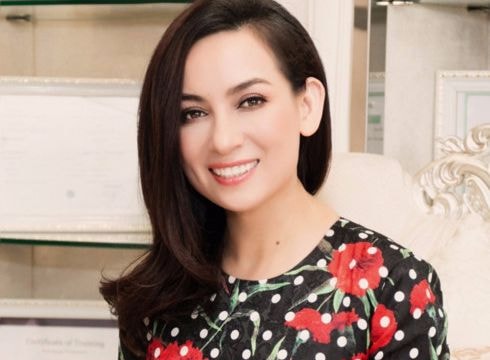 Phi Nhung lên tiếng về tin bỏ con gái ruột ở Mỹ hơn 20 năm