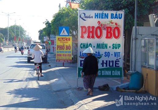 Giải tỏa lấn chiếm hành lang ATGT còn mang tính hình thức