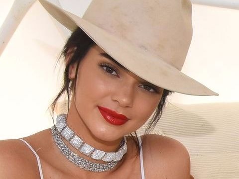 12 màu son hot khiến sao Hollywood mê mệt