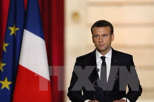 Tổng thống Emmanuel Macron vẽ lại bản đồ chính trị của nước Pháp