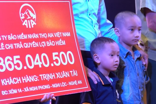 AIA Nghệ An chi trả 365 triệu đồng cho khách hàng