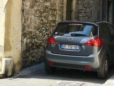 Kinh nghiệm khi lái xe ô tô trong ngõ hẹp