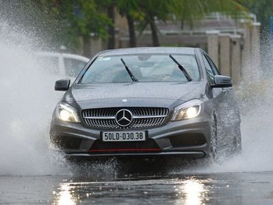 Mẹo lái xe an toàn dưới trời mưa lớn