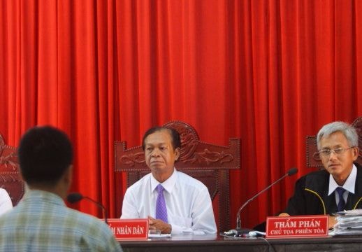 Nhóm thanh tra giao thông bất ngờ khai lấy tiền bảo kê chạy chức