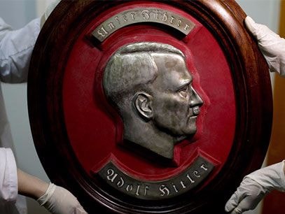 Trùm phát xít Hitler lộ diện sau 70 năm lẩn trốn?