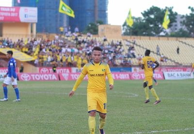 Vòng 14 V.League: CĐV Hải Phòng 'đại náo' Mỹ Đình, sân Vinh ảm đạm