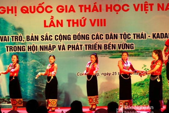 Cần bảo tồn và phát huy các giá trị văn hóa của đồng bào Thái