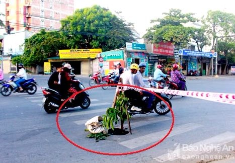 Xuất hiện 'hố tử thần' trên đường thành phố Vinh