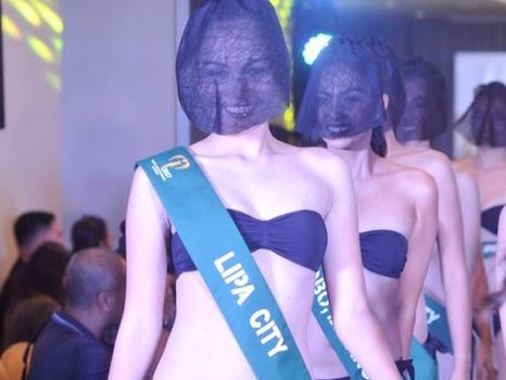 Bị chỉ trích vì thí sinh Hoa hậu mặc bikini, đeo mạng che mặt