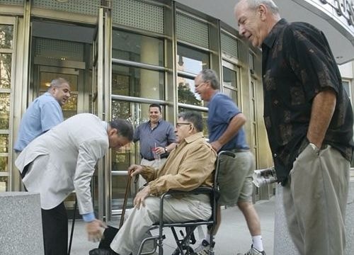 Kẻ giết người hàng loạt được thả tự do ở tuổi 100