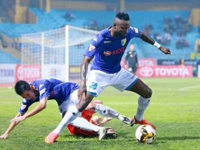 Những pha bóng ghê rợn điển hình tại V.League