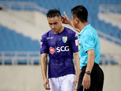 Đừng biến sân cỏ thành đấu trường!