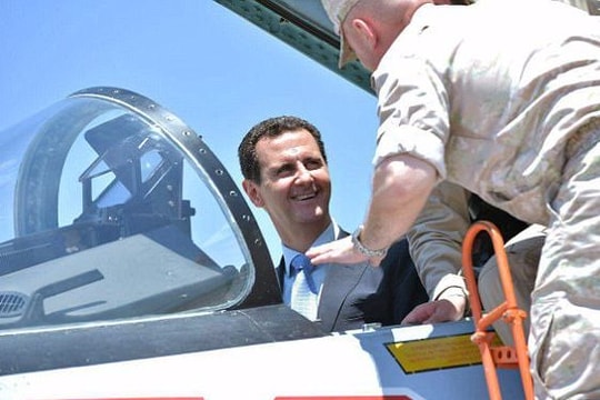 Tổng thống Syria vào buồng lái máy bay chiến đấu Nga