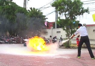 170 cán bộ công chức huyện miền núi học cách chống 'giặc' lửa