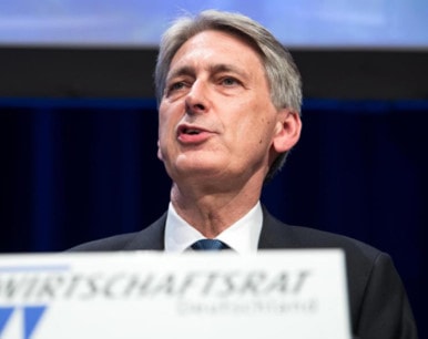 Nội bộ chia rẽ, chính phủ Anh tiến thoái lưỡng nan về Brexit