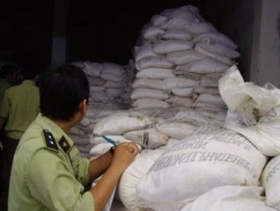 Phân bón giả: Nông nghiệp kiệt quệ, chính quyền 'đá bóng' trách nhiệm