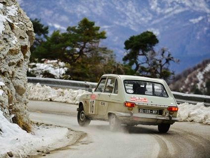 Những thói quen xấu cần tránh khi lái xe ô tô