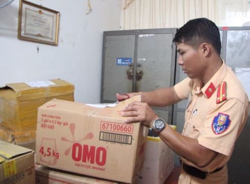 Bắt xe khách chở hàng ngàn linh kiện điện tử lậu