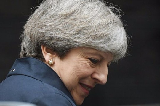 Thủ tướng Anh Theresa May vượt qua cuộc bỏ phiếu tín nhiệm