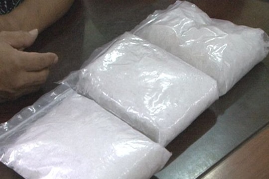 Khống chế, bắt giữ người đàn ông cùng 3 kg ma túy