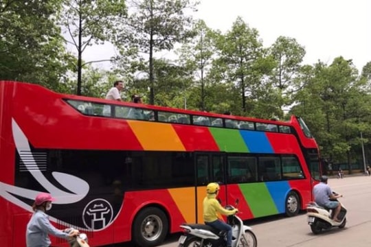 Hà Nội chạy thử nghiệm xe buýt 2 tầng 'mui trần'
