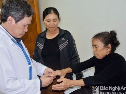 Điều trị thoái hóa khớp gối bằng huyết tương giàu tiểu cầu tự thân