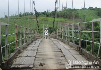 Cầu treo dân sinh xuống cấp