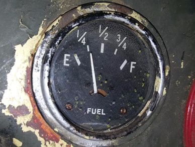 Tại sao không nên để bình xăng ôtô cạn kiệt