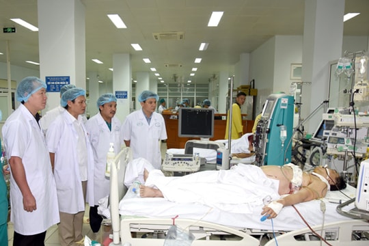 Nhân viên bệnh viện bị đâm vẫn đang hôn mê, tiên lượng xấu