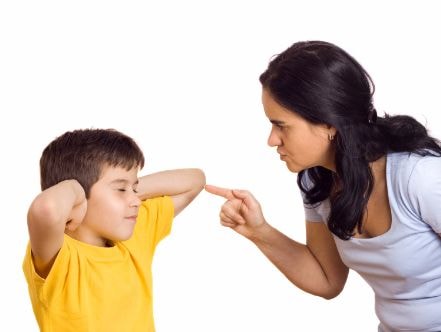 Má ơi, đừng 'đánh' con đau